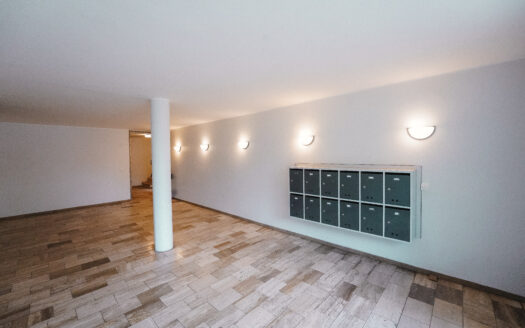 Einziehen & wohlfühlen: Kernsanierte 3 Zimmer-Wohnung mit Loggia