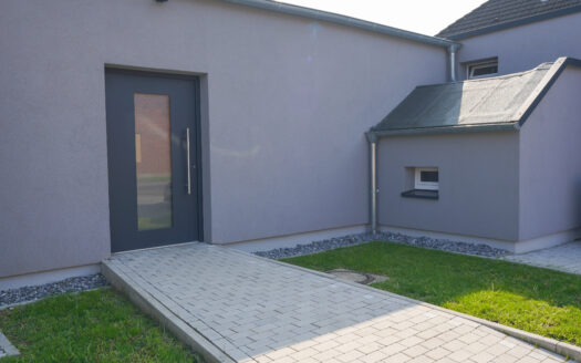 Modern, hell & barrierefrei – Büroeinheit oder Praxisfläche in Krefeld-Oppum